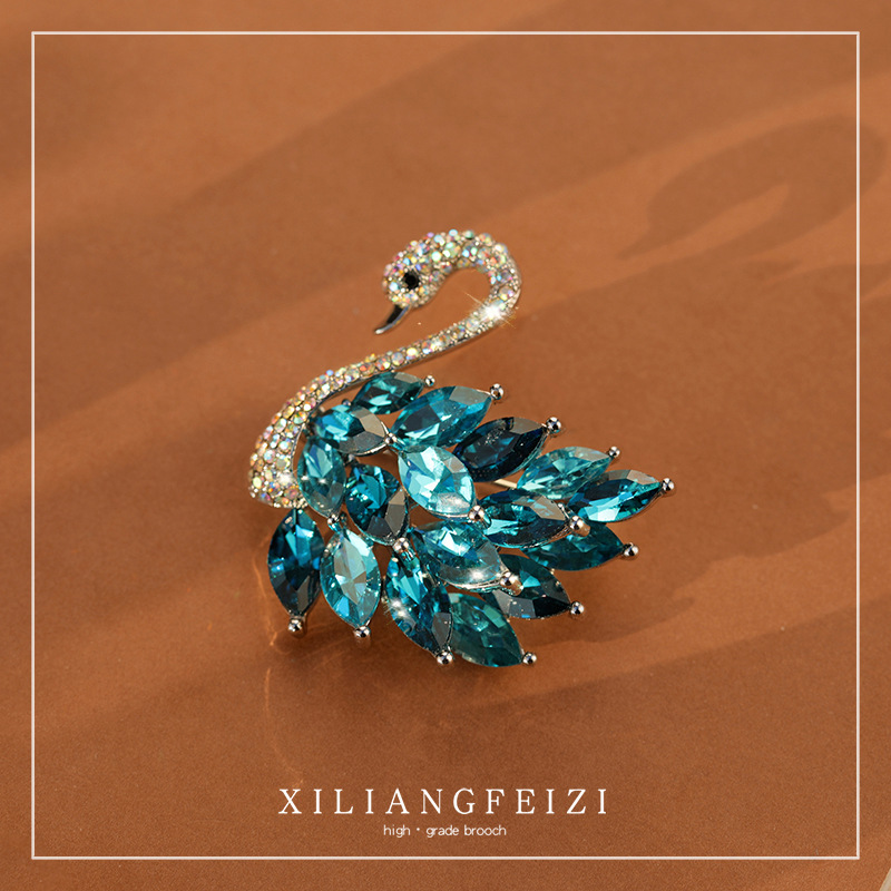 Xiliang Feizi High-grade Exquisite Crystal Swan Brooch Atmospheric Anti-running Light Clothing Accessories Corsage Pin