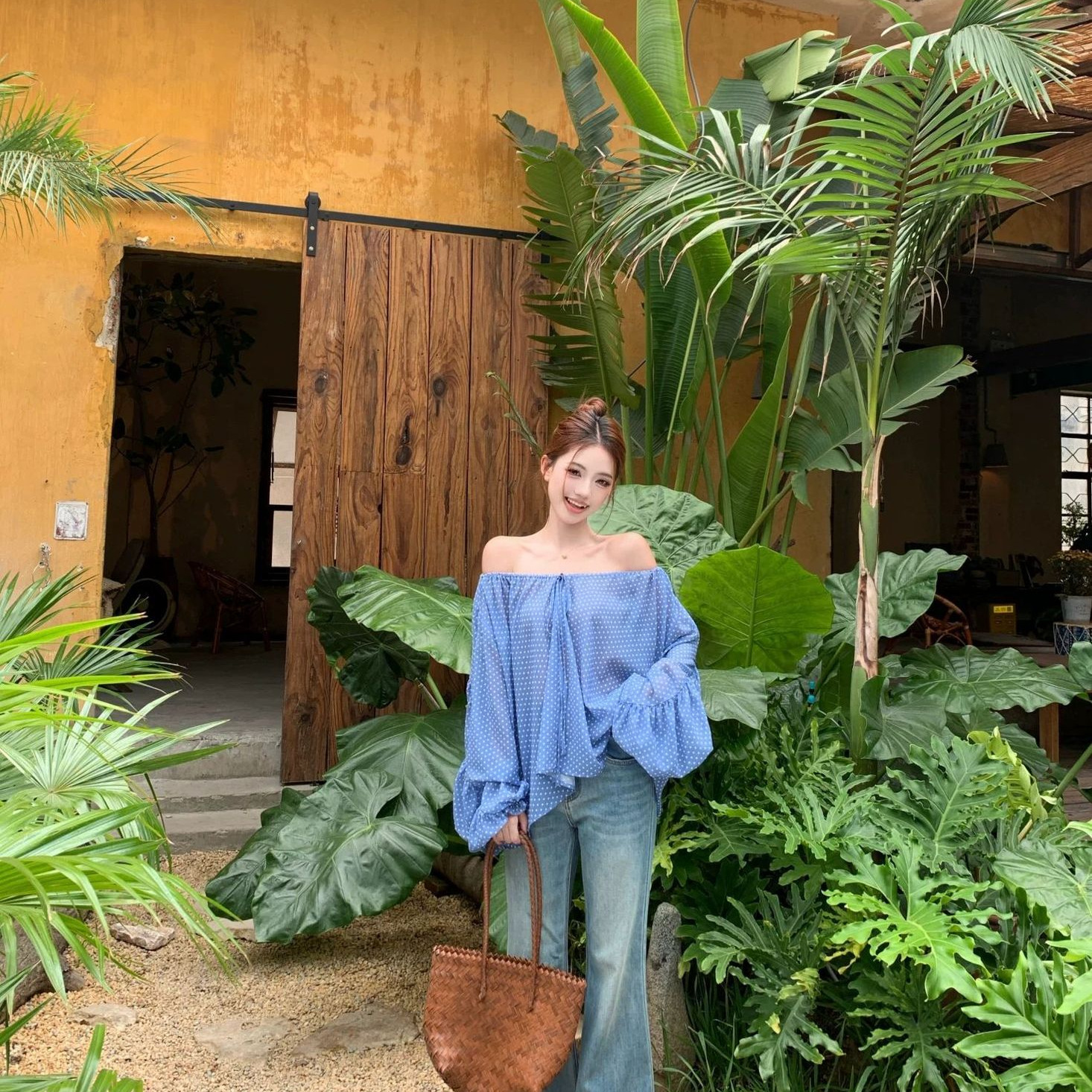 Off-the-shoulder polka dot bow long-sleeved top for women, 2026 summer new style, high-end loose puff sleeve off-the-shoulder top