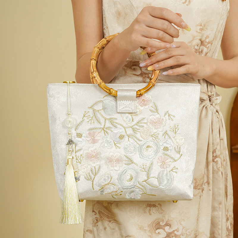 Artistic retro handbag, embroidered jacquard, Chinese Hanfu style, large capacity, traditional Chinese style bamboo joint cheongsam, versatile.
