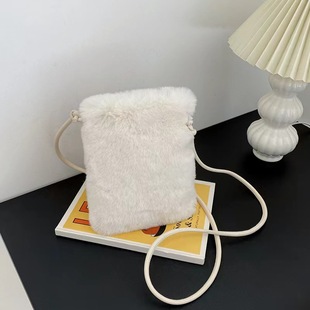 Autumn and Winter Fluffy Velvet Bag Women's Small Bag Little Red Book Explosions New Super Fire Lightweight Mini Pack Mobile Phone Bag List