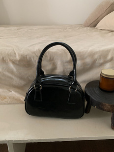 South Korea 2025 New Niche Portable Small Square Bag Women's Exquisite All-match Crossbody Bowling Bag Boston Pillow Bag