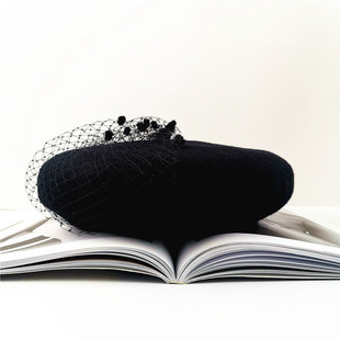 Mesh beret women's autumn and winter wool British retro beret polka dot lace French socialite style Japanese hat