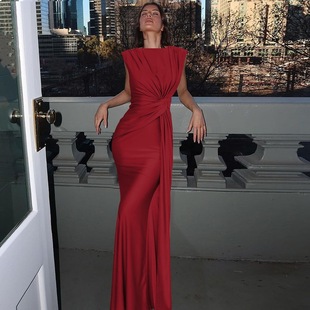 In the spring of 2025, the new intellectual mature design sense pleated flying sleeve tight waist hip dress dress