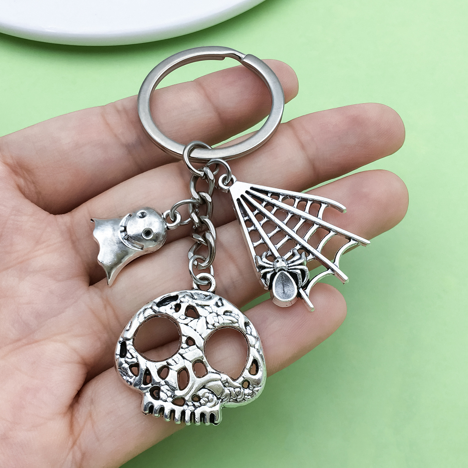 Halloween Series Keychain Personalized European and American Style Skull Spider Web Ghost Backpack Car Accessories Key Pendant