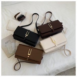 This year's popular small bag women's 2024 new fashion all-match messenger bag autumn and winter retro single shoulder explosion small square bag