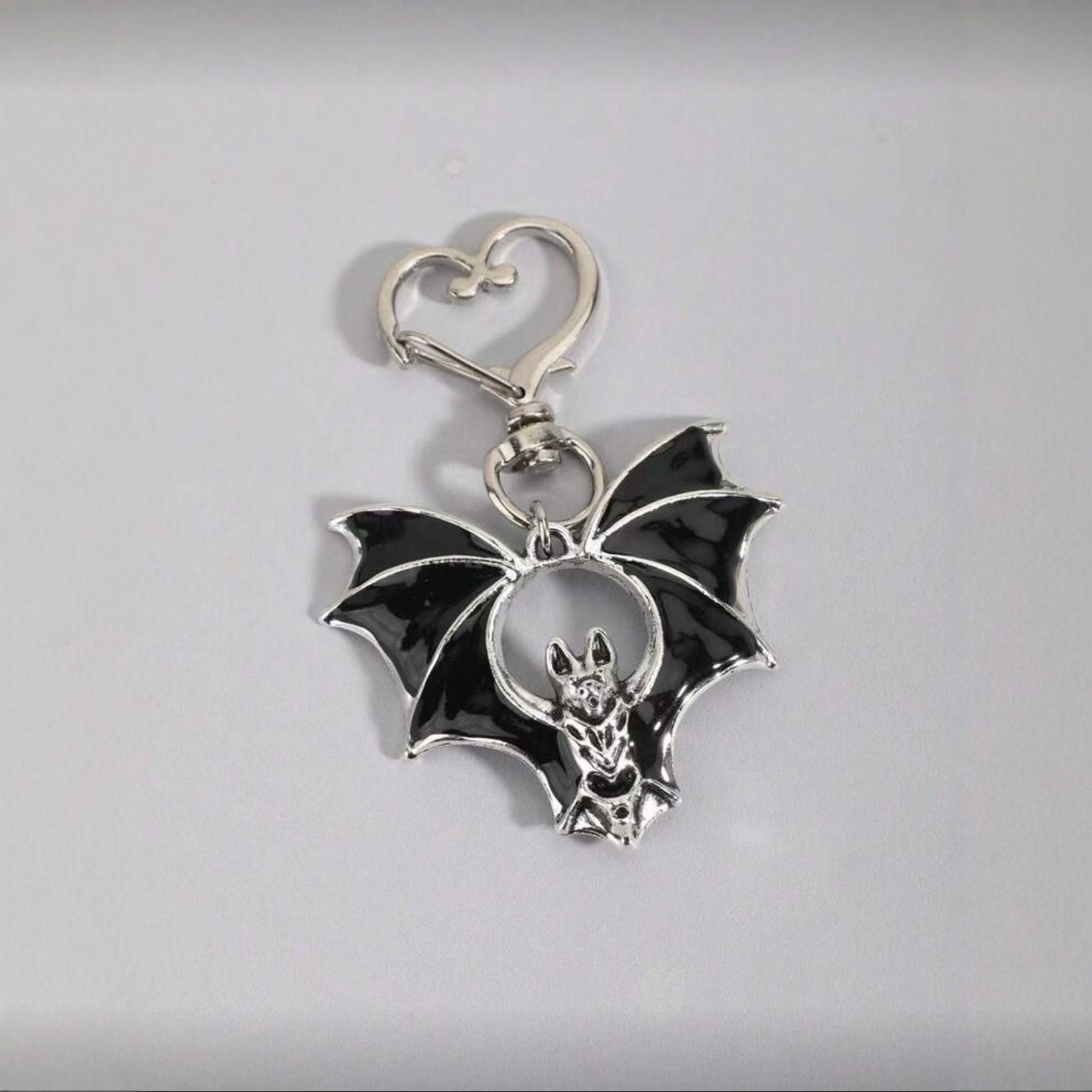 Retro Dark Style Bat Keychain, Personalized Gothic Style Cross Car Pendant, Halloween Gift Wholesale