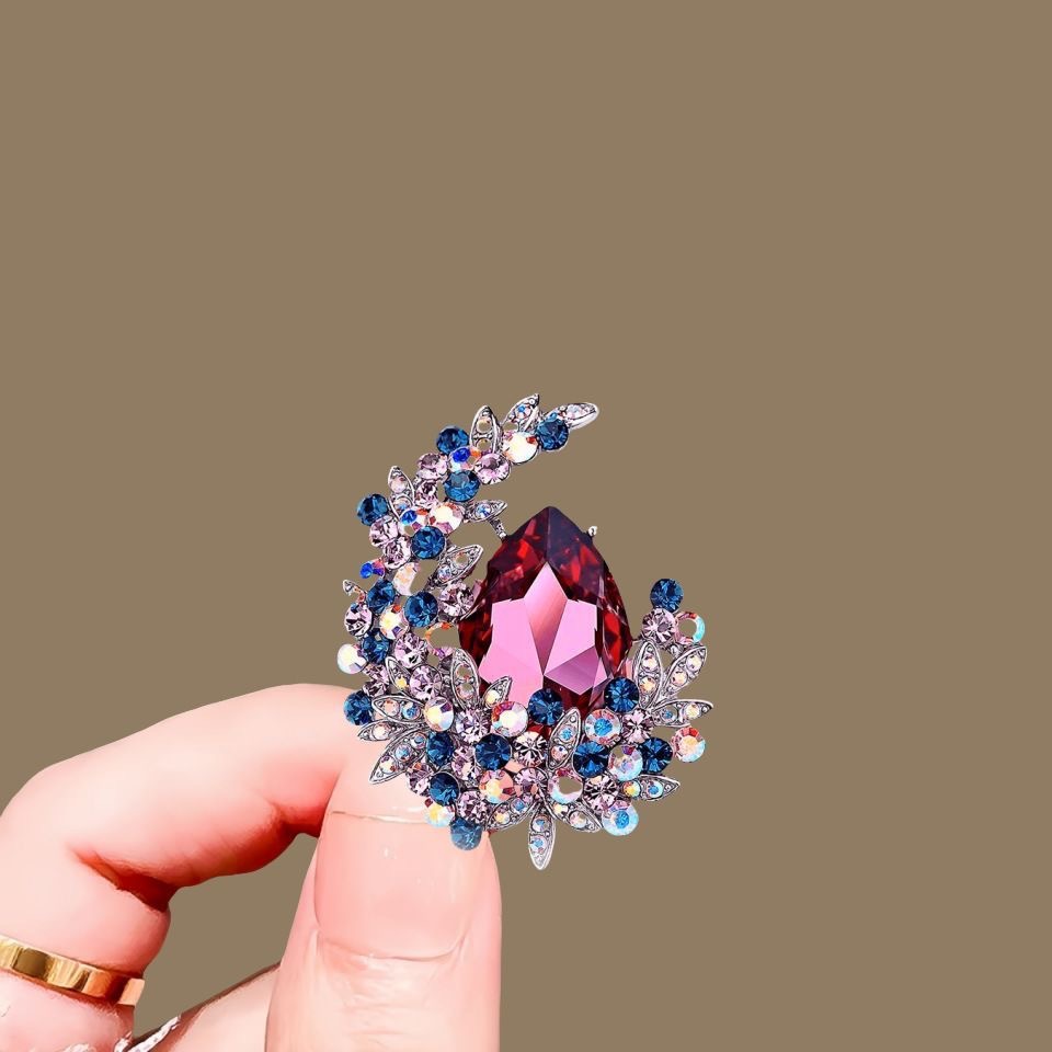 Palace Retro Luxury Crystal Brooch, Exquisite Fashion Coat Suit Accessories, Women's Clothing Shawl Buckle Pin