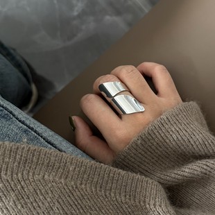 Новые серебряные матовые матовые отверстия для открытия пальцев холодные ветры, европейские и американские дизайнерские преувеличенные персонализированные нерегулярные кольца