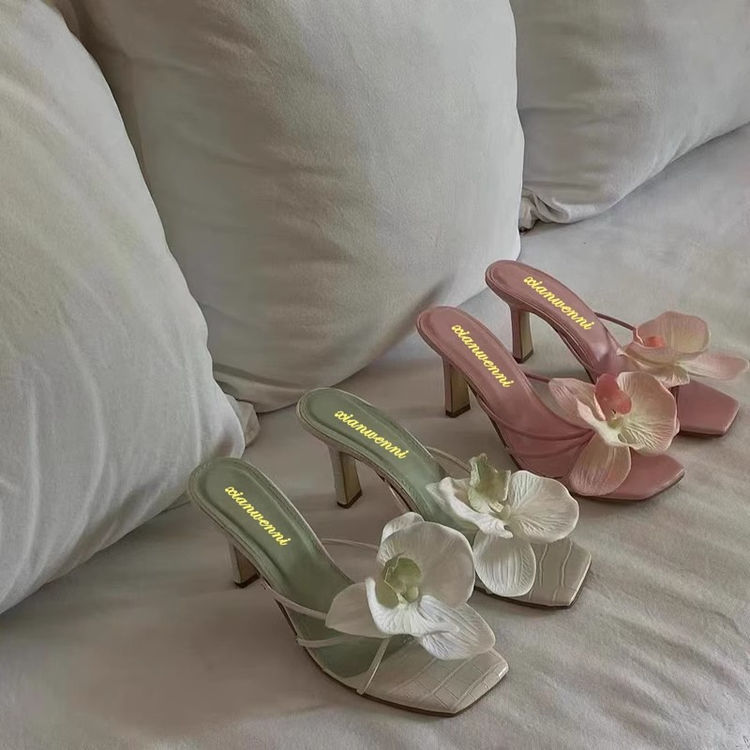 Internet Celebrant Travel Beach Shoes Europe and America 2024 New Flower Decorative Thong High Heel Sandals and Slippers Women's Summer Wear Fashion