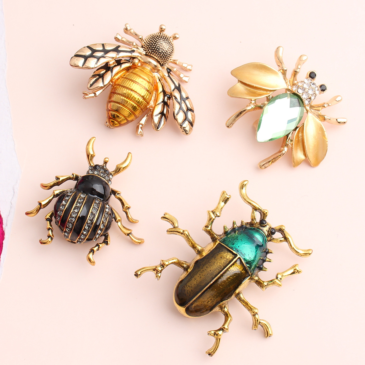 Bee and Beetle Brooch, Insect Brooch with Diamonds, Women's Zinc Alloy Brooch, High-End Clothing Decoration Insect Brooch