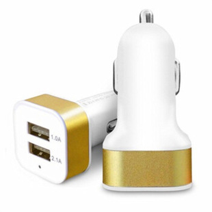 The new color ring aluminum alloy is a side square double mouth pacifier car charger 2.1A dual USB output car charger
