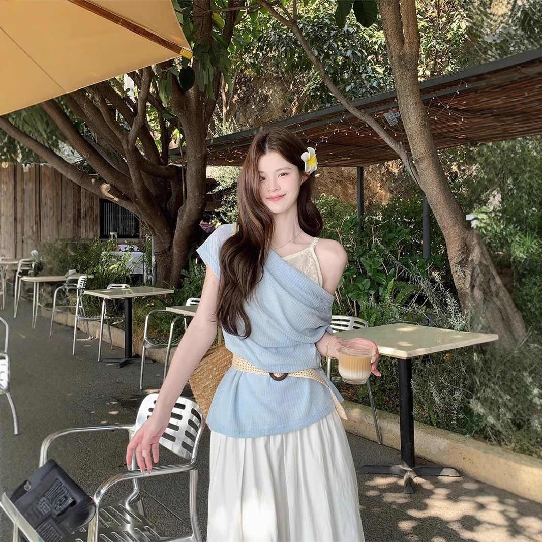 여성을 위한 젠틀 윈드 스윙 칼라 반팔 스웨터 2025 여름 새로운 디자인 오프 숄더 얇은 레이어드 탑