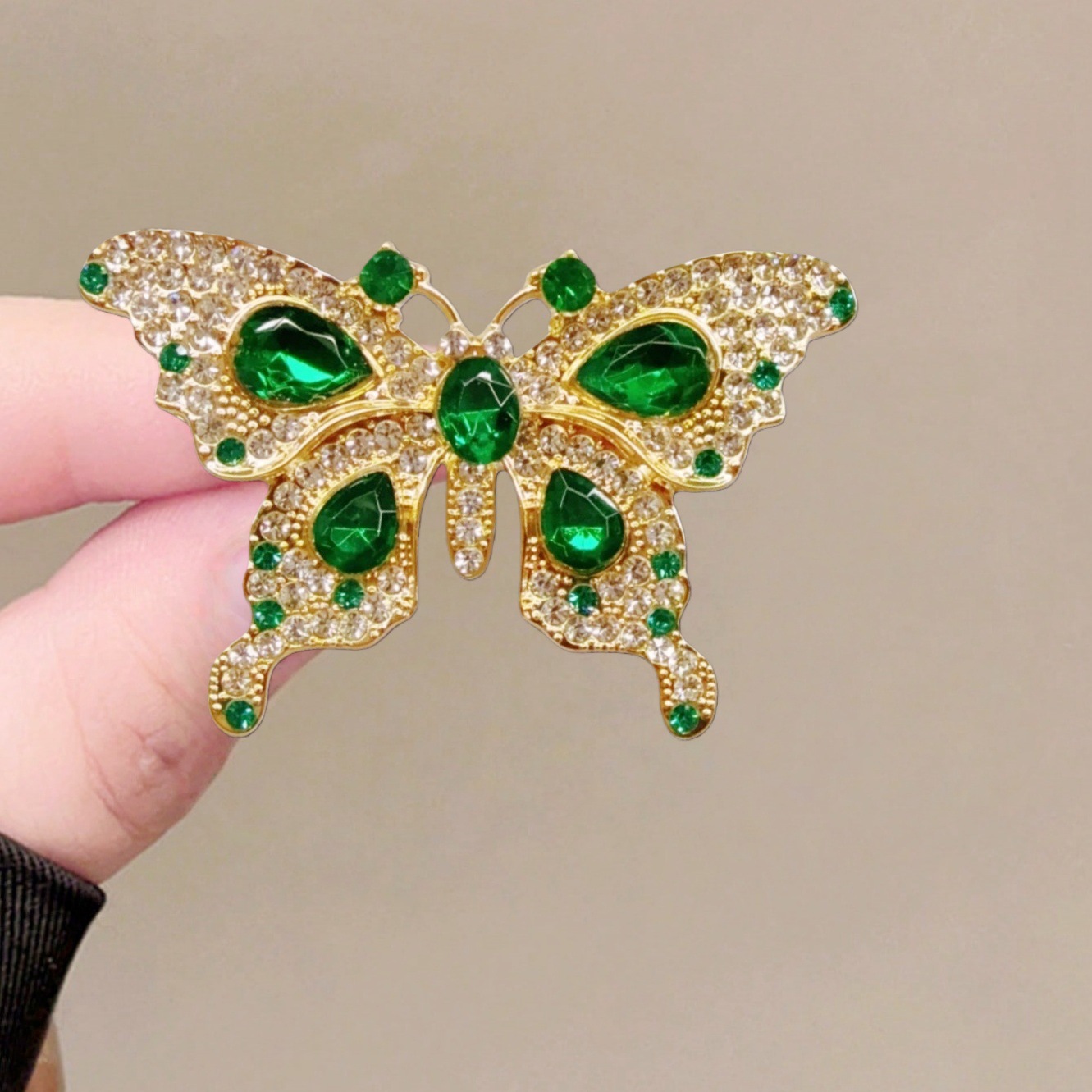 Vintage Light Luxury Emerald Green Rhinestone Butterfly Brooch for Women, Summer Anti-Exposure Shawl Pin, Small Suit Jacket Accessory