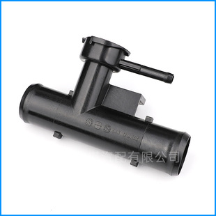21517-6CT0A is suitable for Nissan Nissan Teana L34 radiator upper water pipe water tank and water pipe three-way pipe