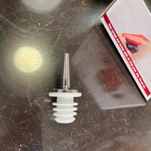 Cross-border hot selling Japanese-style bitter essence bottle stopper wine mouth bitter wormwood bottle glass bottle oak stopper bottle stopper pourer