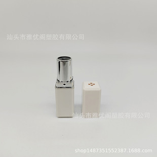 Spot manufacturers wholesale lipstick tube empty tube packing material four-leaf clover empty tube DIY lipstick shell lip balm empty tube 12.1