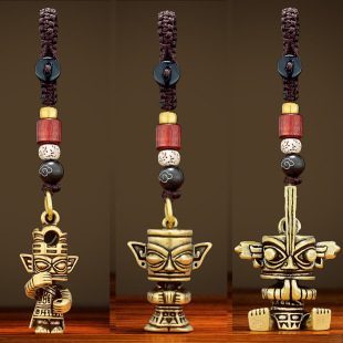 Брелок Sanxingdui латунный молящейся офицер