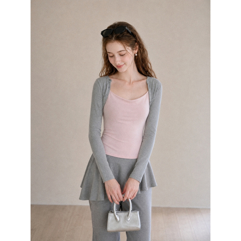 Autumn Korean-style ballet-inspired slim-fit long-sleeve T-shirt for women, with a waist-cinching design and a stylish patchwork look, suitable for commuting