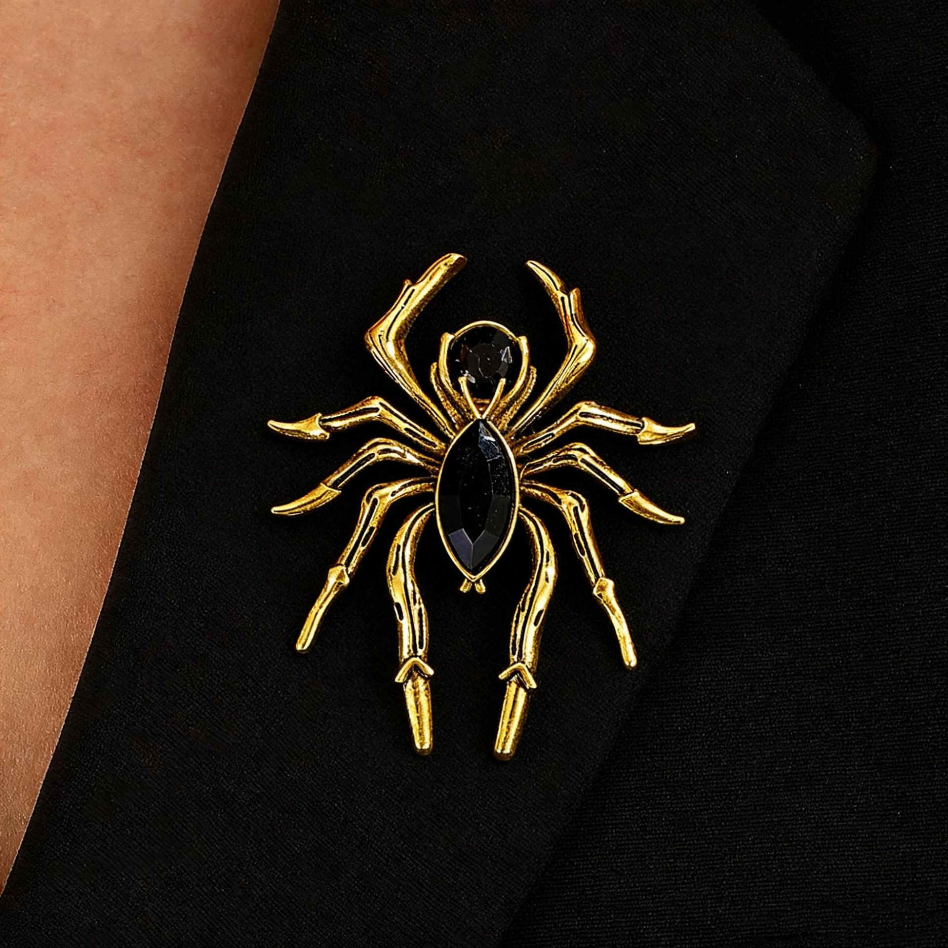 European and American Cross-Border Spider Brooch Men's Personalized Suit Accessories Fashion Versatile Animal Niche Halloween Accessories