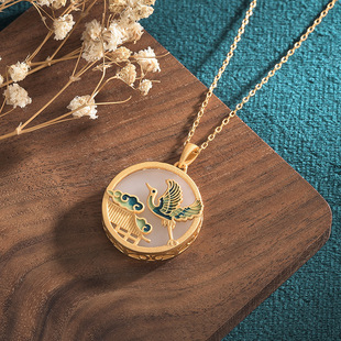 Tourist attractions night market supply China air-cooled enamel paint inlaid imitation Hetian jade hehe famous crane necklace