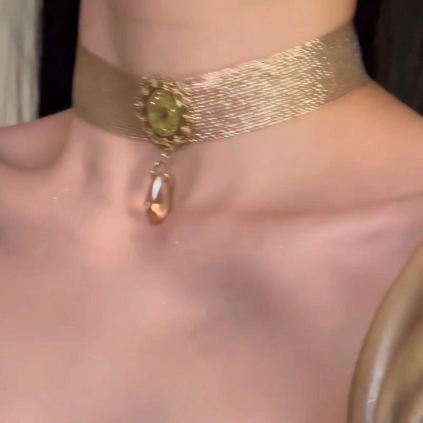 Exotic Style Golden Choker Dress Accessory Neck Accessory Short Necklace for Women Simple Wasteland Style Clavicle Chain New