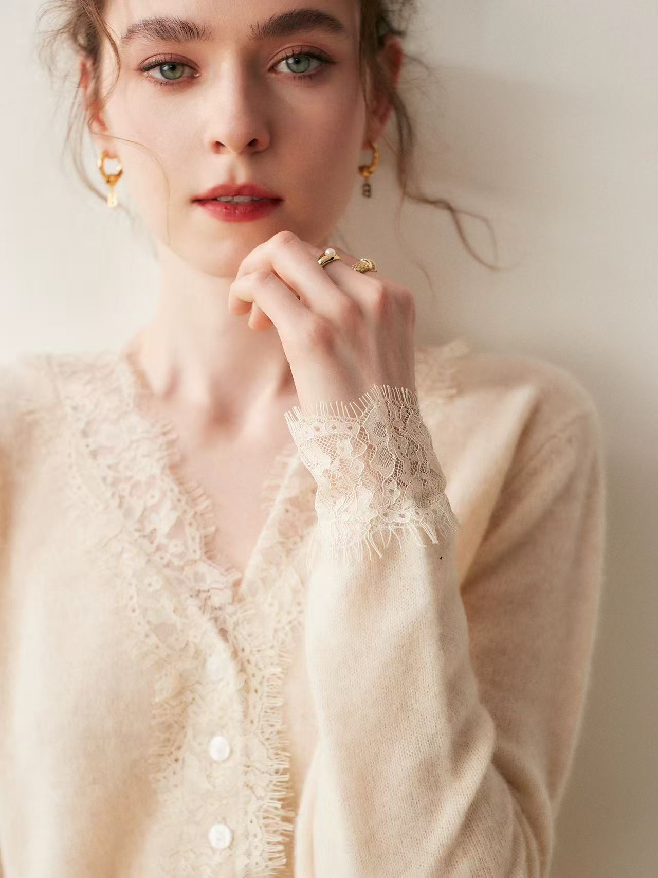 Misty Hazy Water-Soluble Lace Cashmere Cardigan Women's V Neck Skin-Friendly Cashmere Loose Large Size Knitted Bottoming Shirt