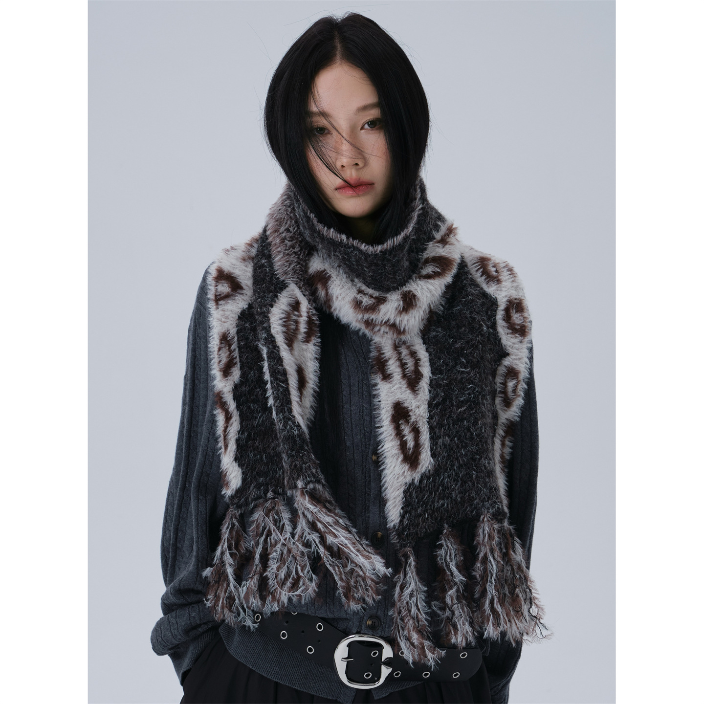 Minimalist Style Gray Leopard Print Patchwork Faux Mink Plush Scarf for Women, Winter Thickened Warm Atmosphere Tassel Neck Wrap Shawl