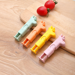 Cute deer snack bread sealing clip lock toast food bag sealing clip push-type food preservation moisture-proof