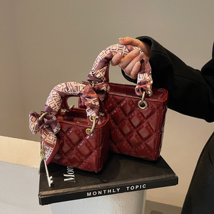Chanel Style Diamond Embroidered Line Crossbody Bag Fashion Portable Daffy Bag Explosive Niche Design 2024 New Shoulder Bag