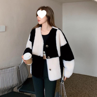 Factory fur coat women's new 2024 sheep sheared wool particles autumn and winter checkerboard lamb fur fur one