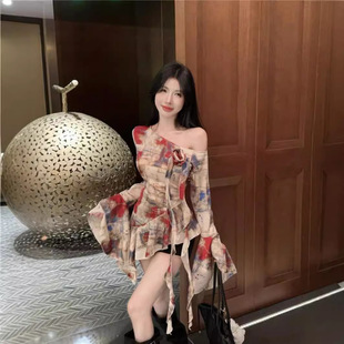 Vintage Oil Painting Printing Long-sleeved T-shirt Women's Autumn Slim-fit Flower Spice Girl Design Sense Small Beauty Top