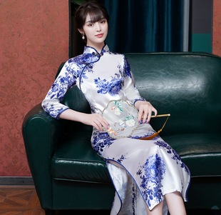 Этикет Cheongsam сине-белый длинный Cheongsam Hotel Welcome Show Вырежьте ленту, чтобы тостить Костюм Мисс Этикет Платье Cheongsam