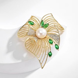 2024 New Pearl Flower Brooch High-end Women's Exquisite Luxury Elegant Corsage Suit Suit High-end Sense