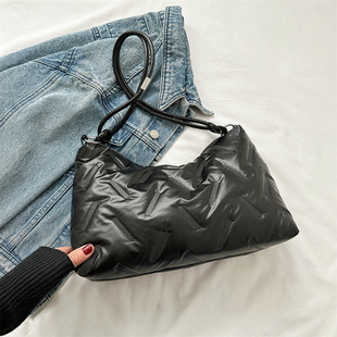 Fashionable simple underarm bag 2024 new casual personalized large capacity shoulder bag niche design tote bag women's bag