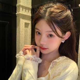 Full Diamond Bow Earrings 2024 New Explosions Temperament Light Luxury Niche High-end Earrings Unique Earrings for Women