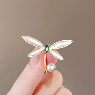 New style brooch women's high-end sense niche brooch wholesale high-grade pin temperament fixed clothes suit pearl jewelry