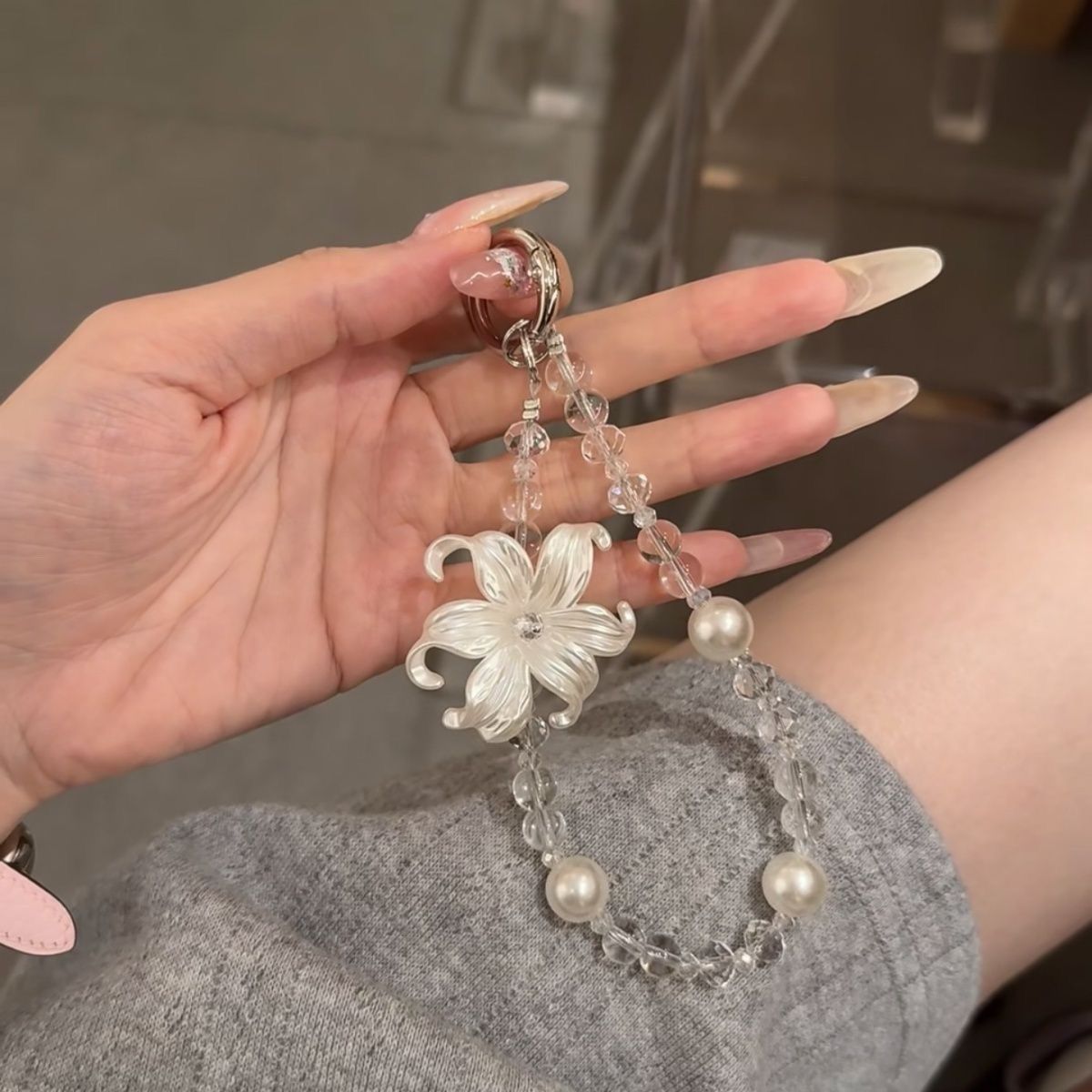 New Ins-Style Beaded Lily Flower Phone Chain, High-Value Phone Strap, Wrist Strap, Exquisite and High-End Accessory