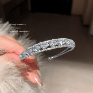 Europe and the United States cross-border diamond round letter bracelet exaggerated temperament fashion bracelet light luxury high-end jewelry wholesale women