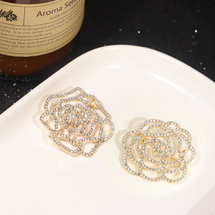 Foreign trade diamond hollow flower brooch high-level light luxury heavy camellia pin niche fashion suit decoration