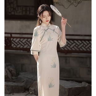 Улучшенный Cheongsam 2024 иностранные молодые девушки темперамент модный и благородный ретро повседневный может носить средние и длинные модели летом