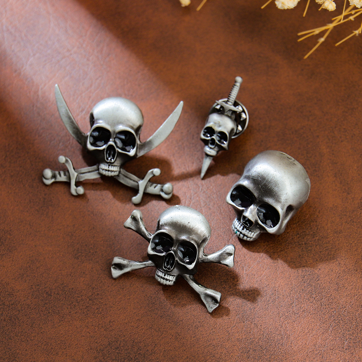 Cross-border European and American Easter Halloween skull pirate brooch male witch alloy rhinestone badge metal jewelry