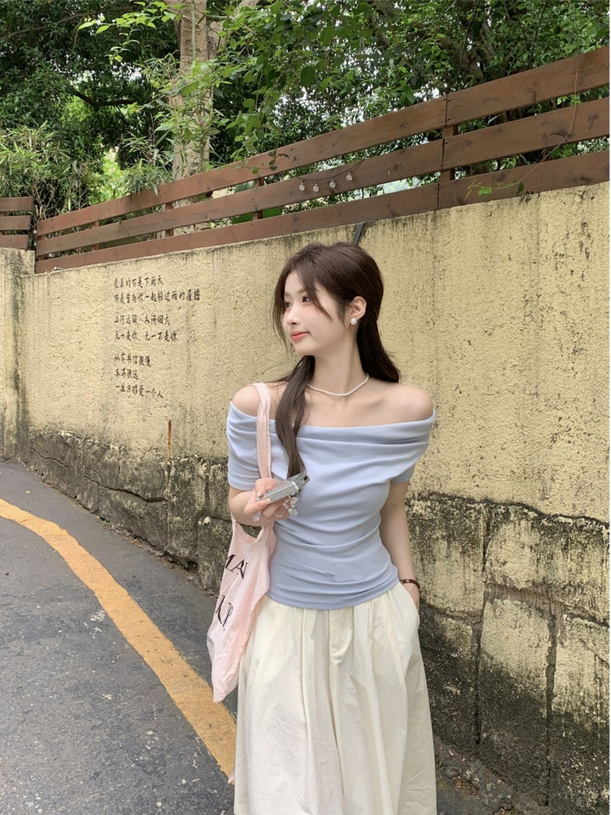 프랑스 스타일 스윙 칼라 오프 숄더 Acetic Acid Top 여성 여름 새로운 실크 반팔 티셔츠 주름 허리 우아한 작은 셔츠