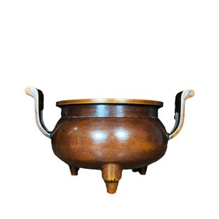 Фамилия антикварной латунной курильницы, рельефная трехногая подкладка