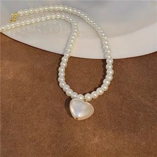 French retro heart-shaped pearl necklace jewelry Women's Light luxury high-grade clavicle chain niche design temperament necklace