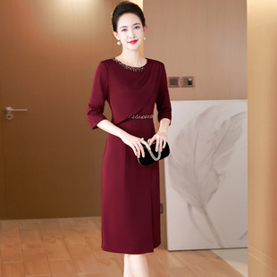 Spring and Autumn 2024 happy mother married daughter to attend wedding banquet dress mother wear high-end elegant slimming dress