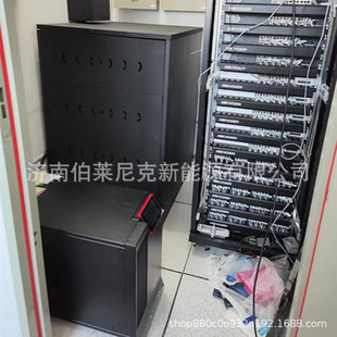 В линейном машинном зале ИБП бесперебойного питания 40KVA/40KW нагрузки EPS/ИБП аварийного питания аккумулятор