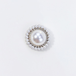 Silk seamless anti-exposure exposure does not hurt clothes strong magnetic buckle shirt chiffon hole-free pearl brooch