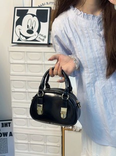 Niche portable bowling bag women's 2024 new summer fashion high texture shell bag all-match crossbody small bag