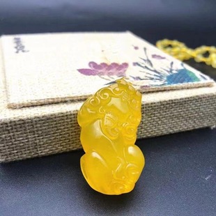 Factory wholesale agate white chalcedony Buddha Guanyin pendant Guanyin Buddha leaves goldfish brave gourd peace buckle Yu Pei