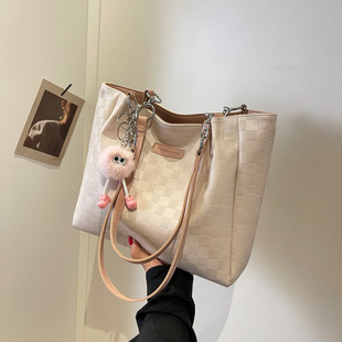 This year's popular large-capacity commuter bag women's 2024 new high-end all-match fashion student shoulder tote bag